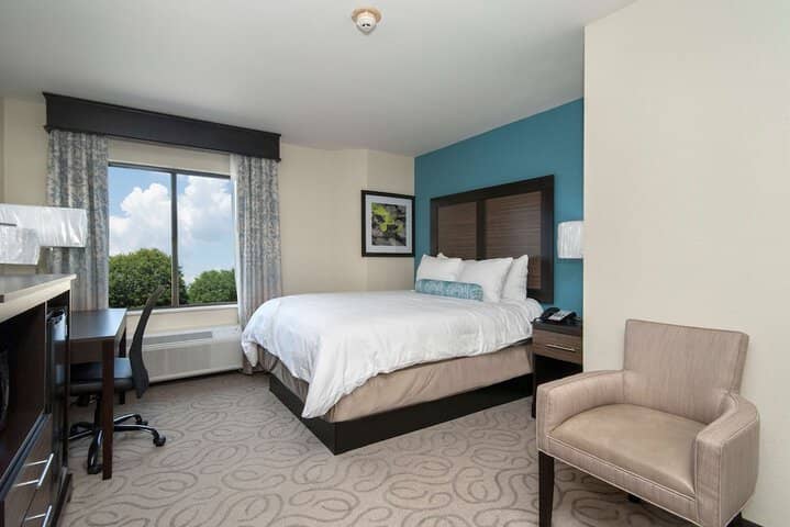 Room 9 of 18