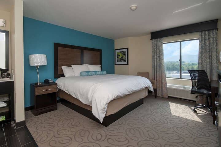 Room 10 of 18