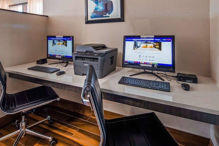Business Center 16 of 18