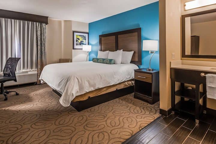 Room 4 of 18